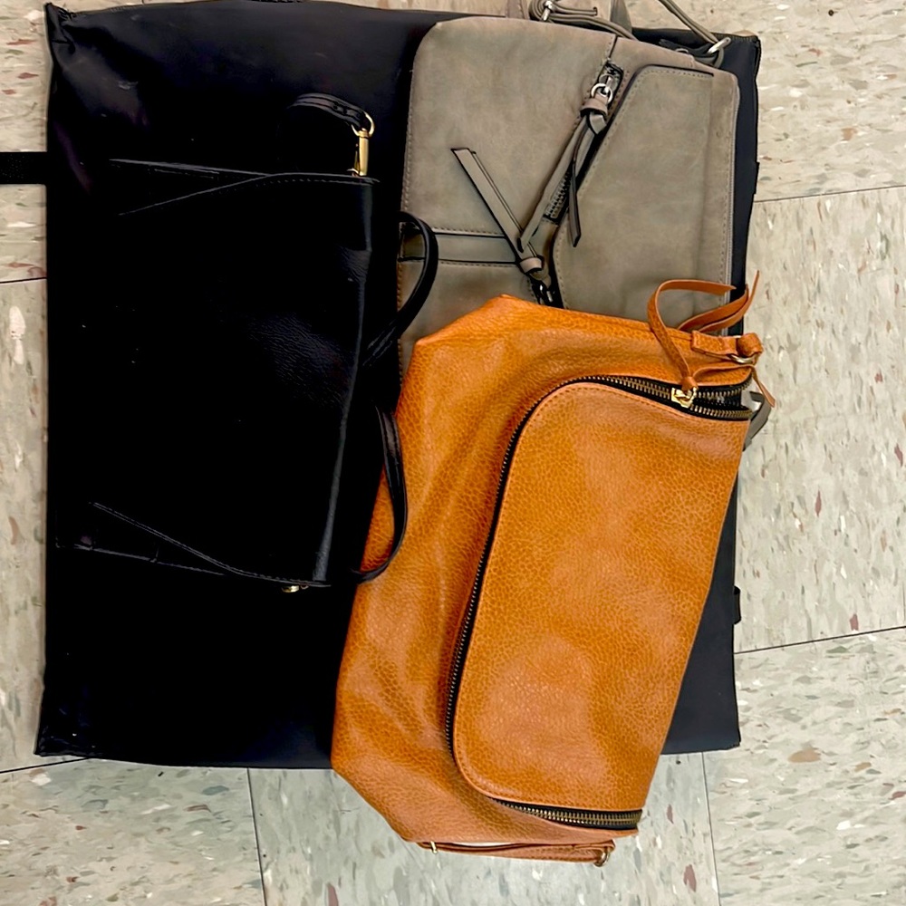 Selling 3 women hand bags